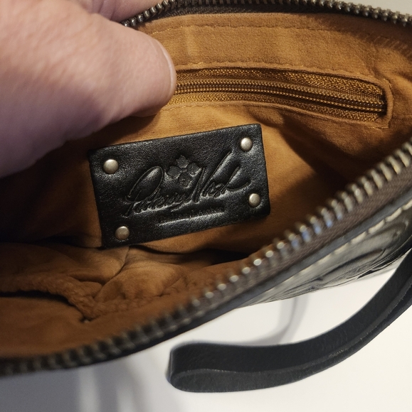Patricia Nash "Cassini" Black Carved Leather Zip Wristlet/Pouch/Wallet Ret.$129 - Picture 5 of 5